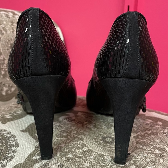 St John evening Pointed Toe Sequin Pumps Detailed Size 7.5 Shoes - Picture 3 of 4